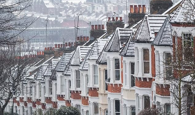 Temperatures are set to plummet on Thursday and Friday night. They will fall to the low single figures across the country and could drop to freezing in areas of the Pennines as far south as the Peak District