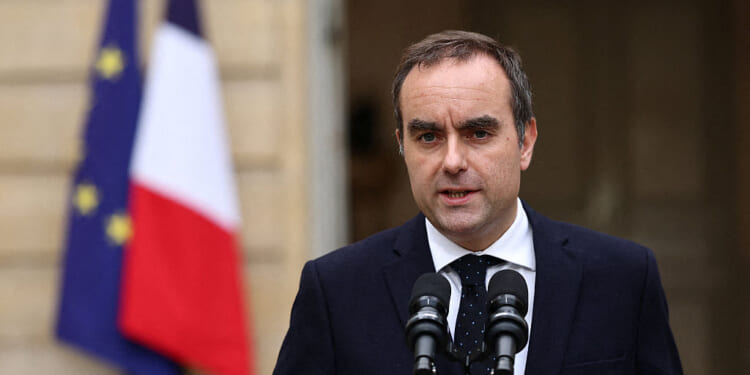 France Teeters Over a Political and Fiscal Abyss
