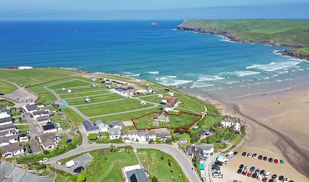 The rundown home, which comes in at 782 sq ft, lies in a prime plot next to Polzeath's sandy beach