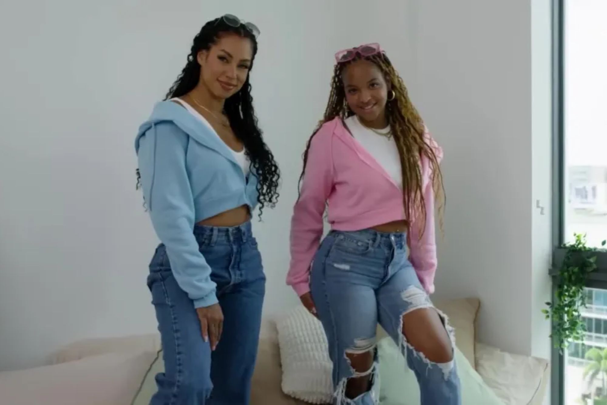 An image collage containing 1 images, Image 1 shows NINTCHDBPICT001034331637