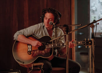 In ‘Springsteen,’ Jeremey Allen White steps into the Boss’ boots