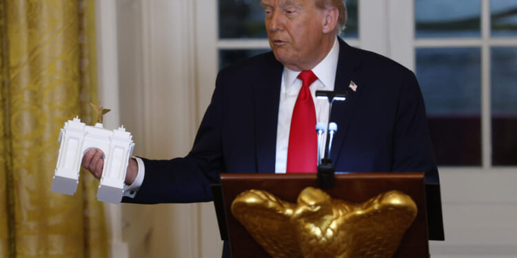 Is There a Problem With Donald Trump’s Arch of Triumph?