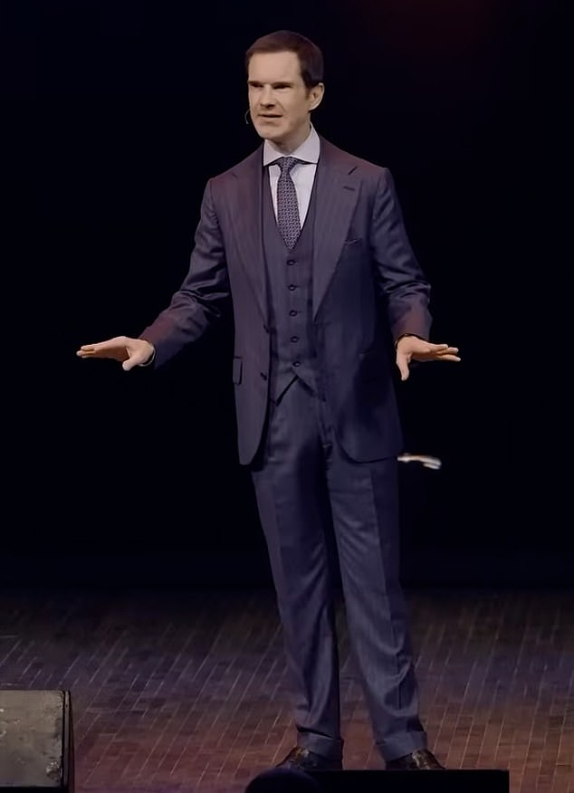 Performing at a show in the US, Jimmy Carr praised Graham Linehan for his 'bravery'