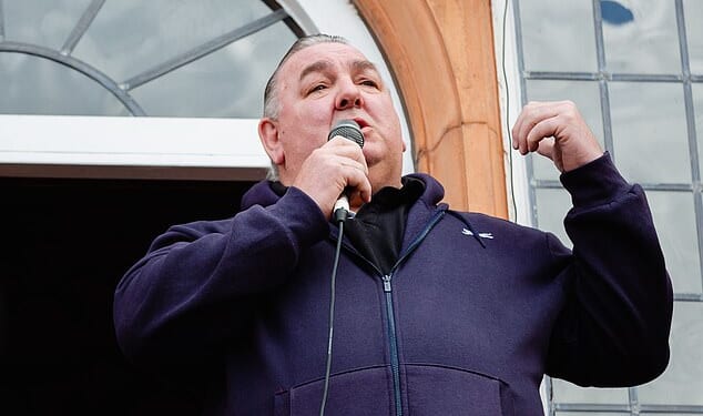 Goalkeeping legend Neville Southall backs the Welsh Independence movement