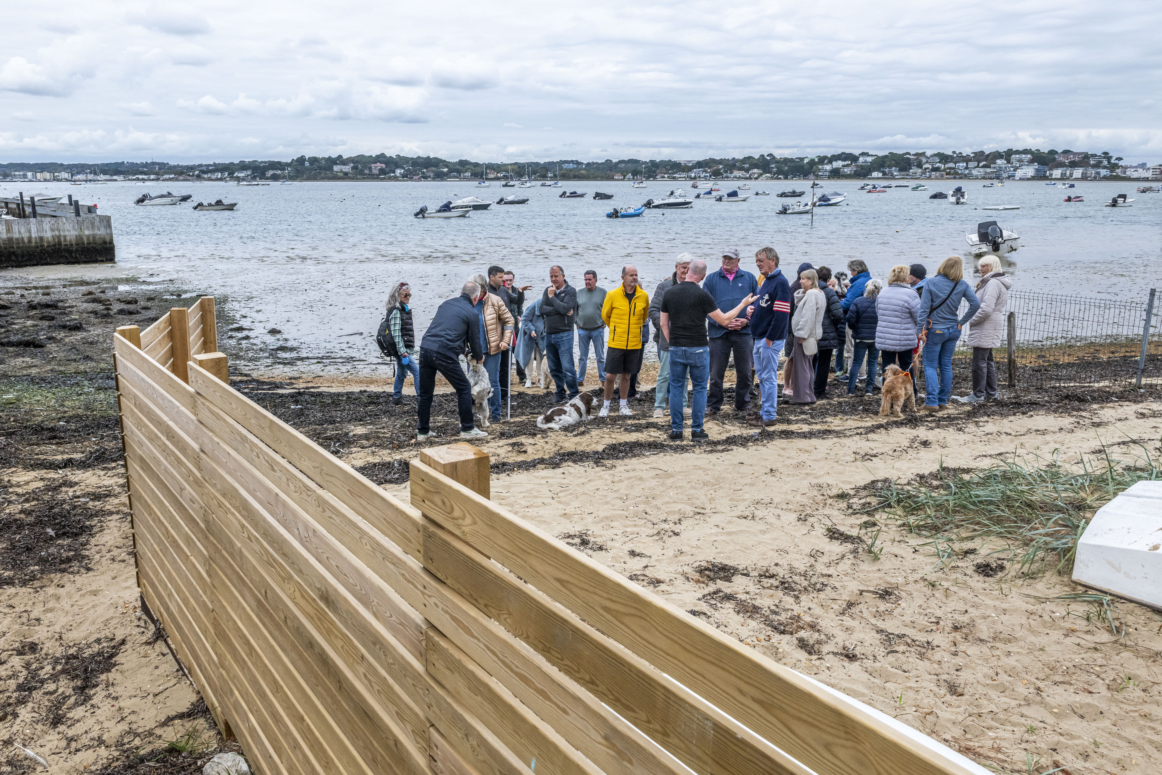 An image collage containing 1 images, Image 1 shows NINTCHDBPICT001034280577