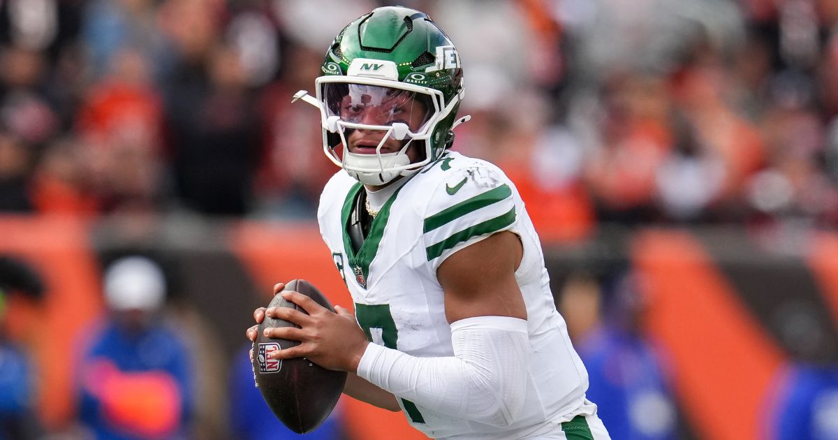 Justin Fields of the New York Jets drops back to pass during the fourth quarter against the Cincinnati Bengals in Cincinnati, Ohio, on Sunday.