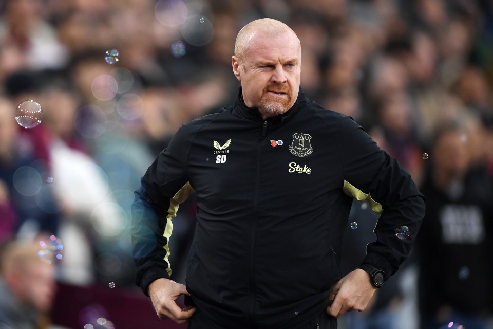 Everton manager Sean Dyche looking on during the Premier League match against West Ham United.