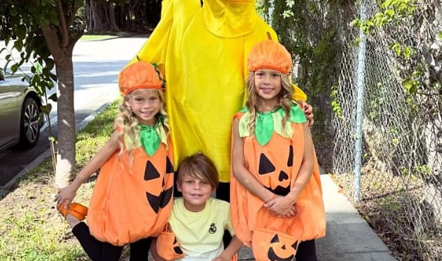 Anna Kournikova was pictured taking her children out in Miami in a chicken costume