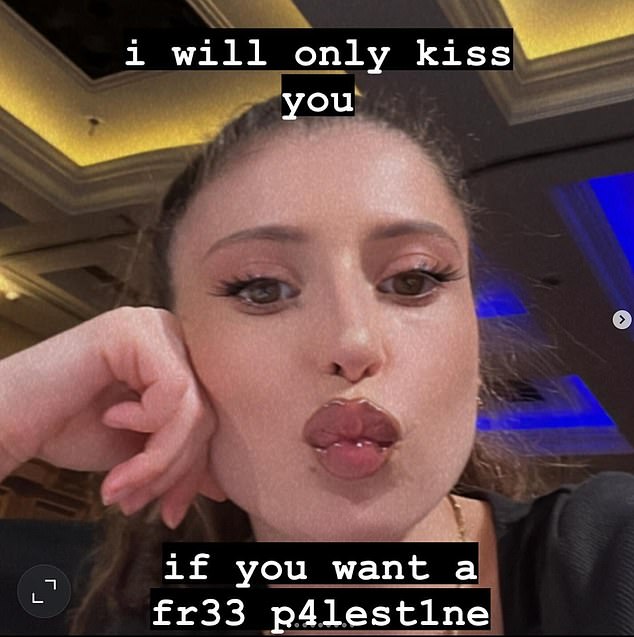 On her social media accounts Scarlett alludes several times to her support for the Palestinian cause and refers to 'colonialists'