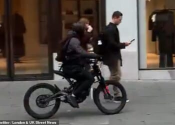 Another terrifying phone snatch which happened in London last year