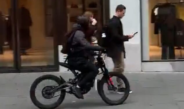 Another terrifying phone snatch which happened in London last year