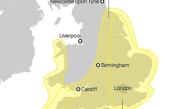 Storm Benjamin to batter UK as Met Office issues warnings with 2ins of rain and 75mph winds on way