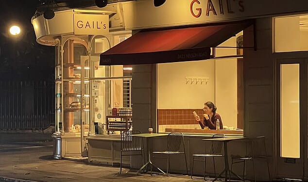 Richard Walls's image of a woman sitting in GAIL's has drawn comparisons to one of the world's most famous paintings