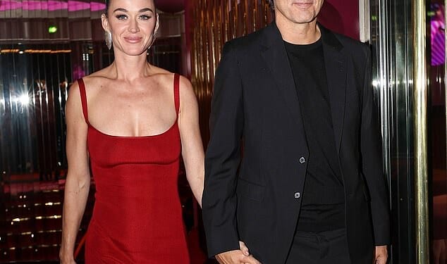 A body language expert has determined Katy Perry and Justin Trudeau were sending a message to their exes and fans during their first public date