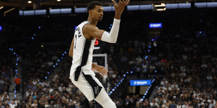 The Alien Who Fell To Earth 