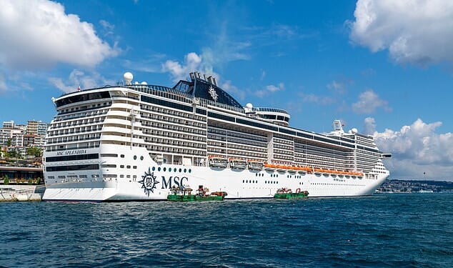 The MSC Splendida managed to rescue 19 migrants who were in a dinghy in waters near Cabrera off Mallorca in the Balearic Islands