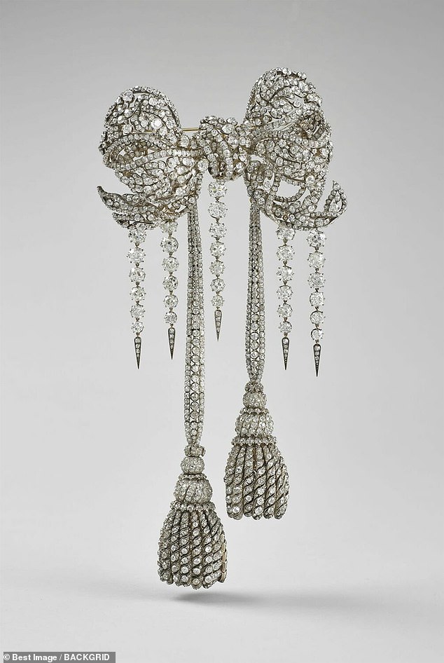 Empress Eugenie's Bow Brooch, was one of the jewels that arrived in Manhattan. It had been bought for Mrs Caroline Astor, the Queen of New York Society