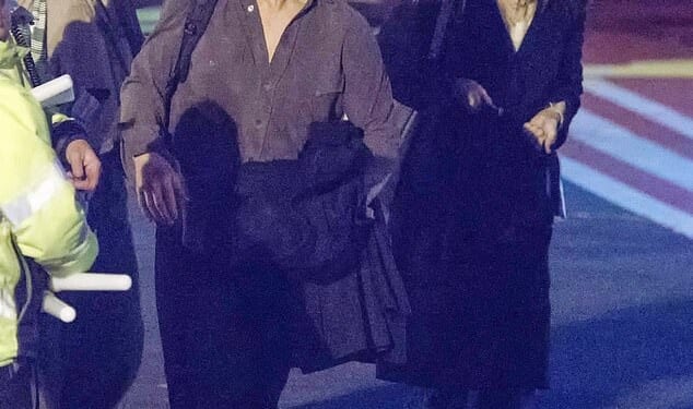 De Armas, who mostly lives in a remote hideaway in Vermont, was said to be blown away by megawatt Tom Cruise’s attention