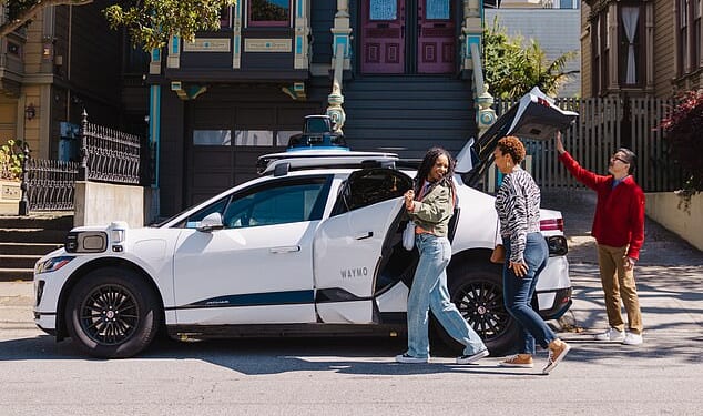 Waymo's fully-autonomous ride-hailing services should be on offer to tourists, commuters and the general public in London in 2026 - and there will be no human behind the wheel
