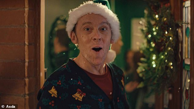 The ad ends with the Grinch answering the door, before he heads outside and transforms back to his human 'dad' self in a show-stopping finish