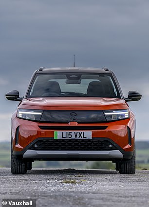 Back in the environment for which it was designed, the Frontera's lofty driving position provides great all-round visibility around town, and it's squared-off corners makes it easy to judge the distance to a raised kerb and other cars when parking in tight spaces