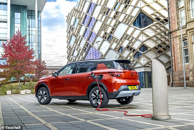 The standard Frontera Electric's claimed 188-mile range might be too limiting for many. Instead, the claimed 253 miles from the larger 54kWh battery will be the one most customers will opt for