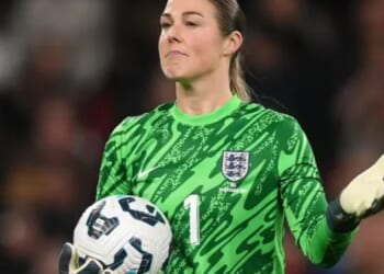 Lionesses throw support behind Mary Earps as she reveals mental health battles