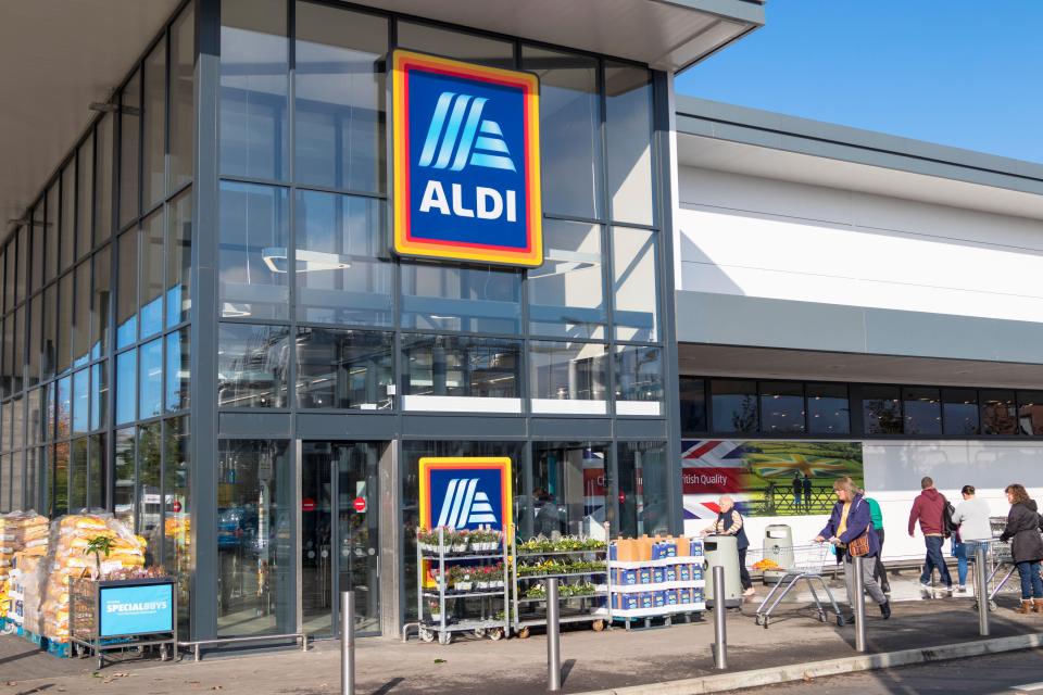 Aldi and shoppers entering the store, aldi shop front, ashford, kent, uk
