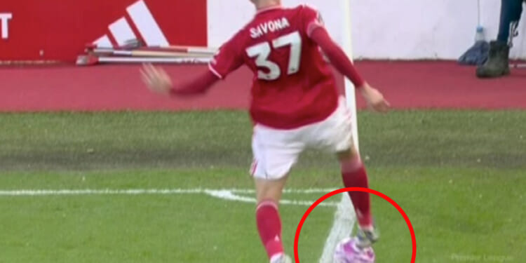 Man Utd in major controversy with Nottingham Forest fuming over goal that referee 'guessed' should stand