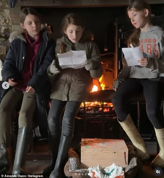 Other snaps showed Amanda and her ex-husband Clive Owen's young children gathered as they said one final goodbye to their pet