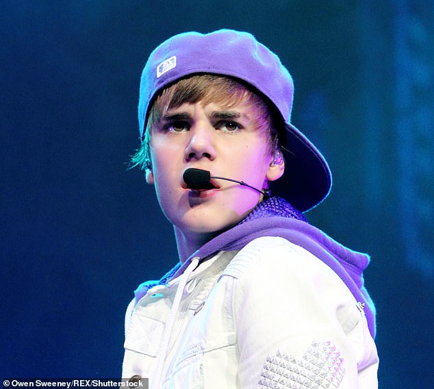 The toddler hilariously channeled his pop star dad by rocking one of Justin Bieber ¿s signature early-career looks