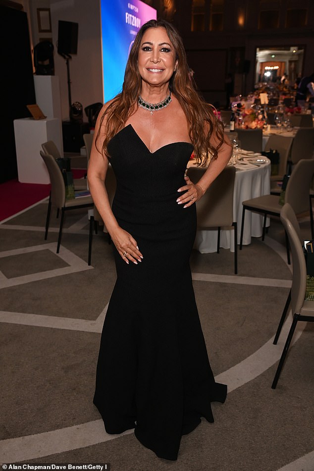 Maria wowed in a figure hugging black strapless dress