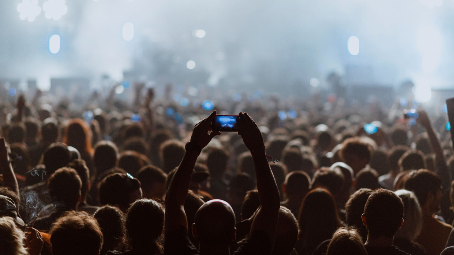 American singer forced to cancel UK show at the last minute as he issues heartfelt apology