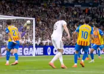 Watch Alvaro Carreras 'defy physics' with Real Madrid screamer as stunned Man Utd fans fume over his sale