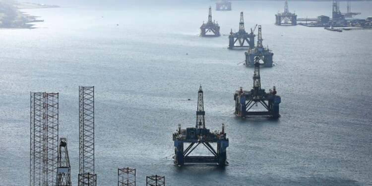 Labour's ban on new oil & gas drilling slammed by US's top man in London who claims UK energy bills are '4 times higher'