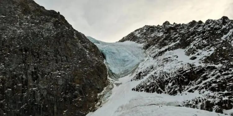 Five climbers including dad & daughter, 17, killed during avalanche in Italian Dolomites