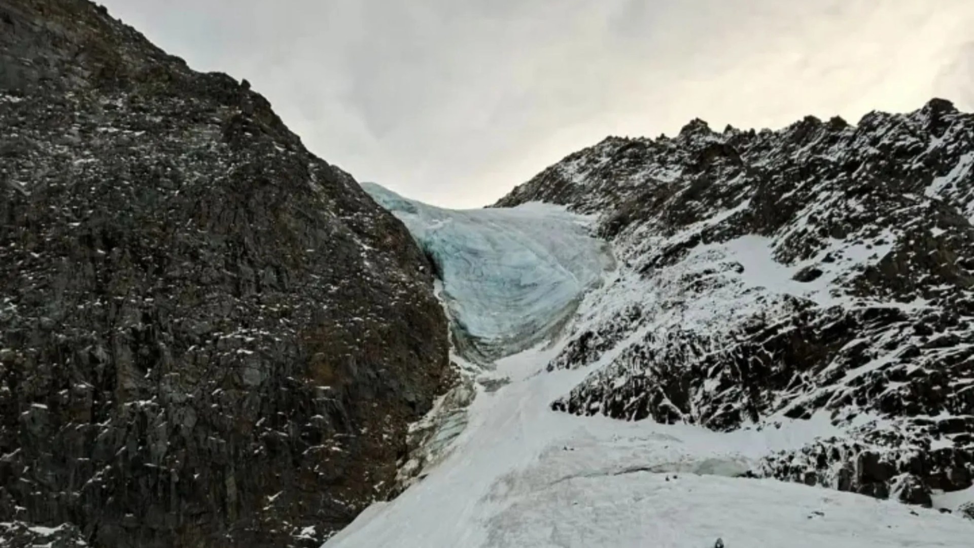 Five climbers including dad & daughter, 17, killed during avalanche in Italian Dolomites