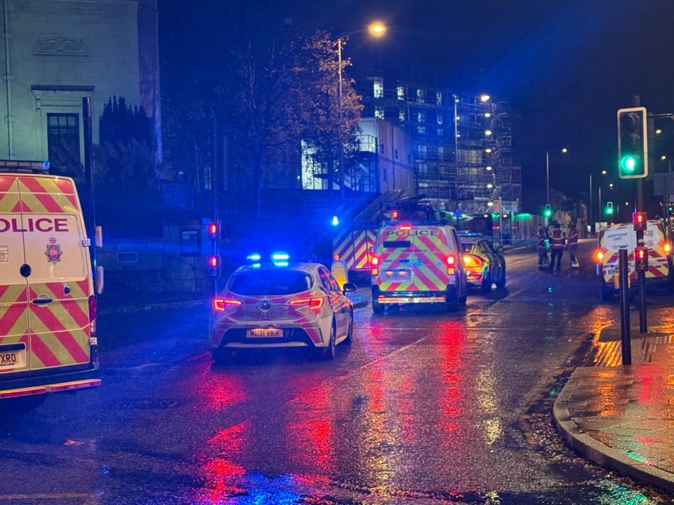 Police called as Stockport train station is evacuated and bomb disposal on scene