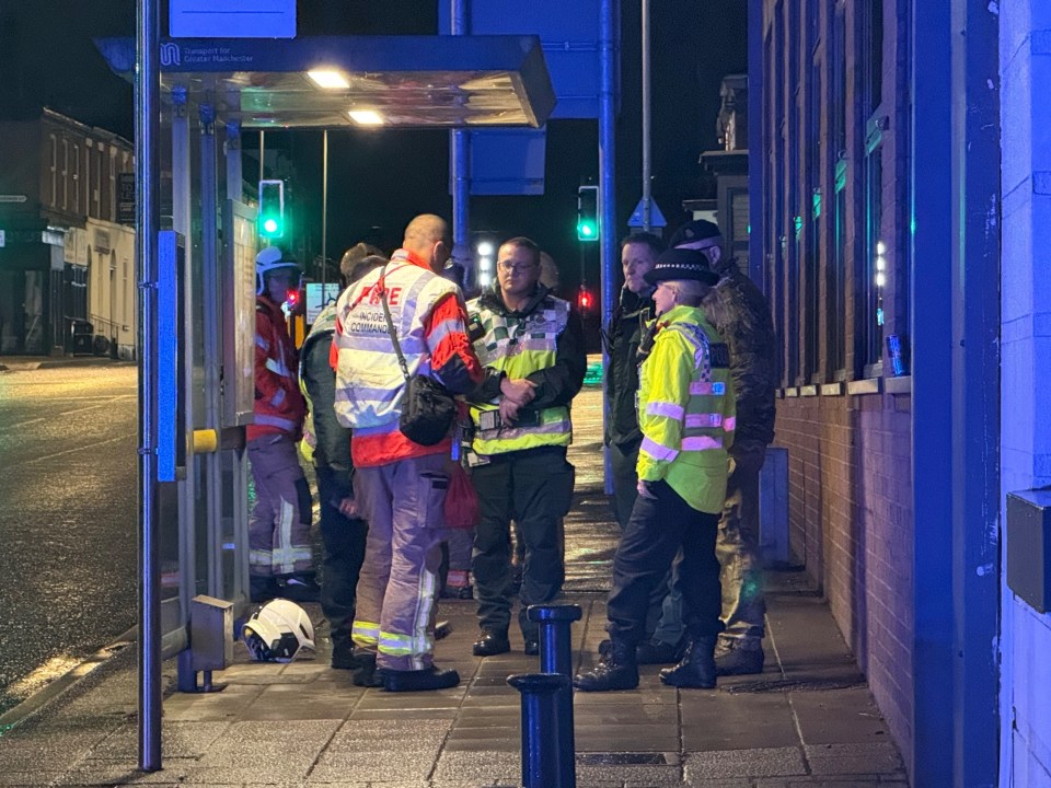 Police called as Stockport train station is evacuated and bomb disposal on scene