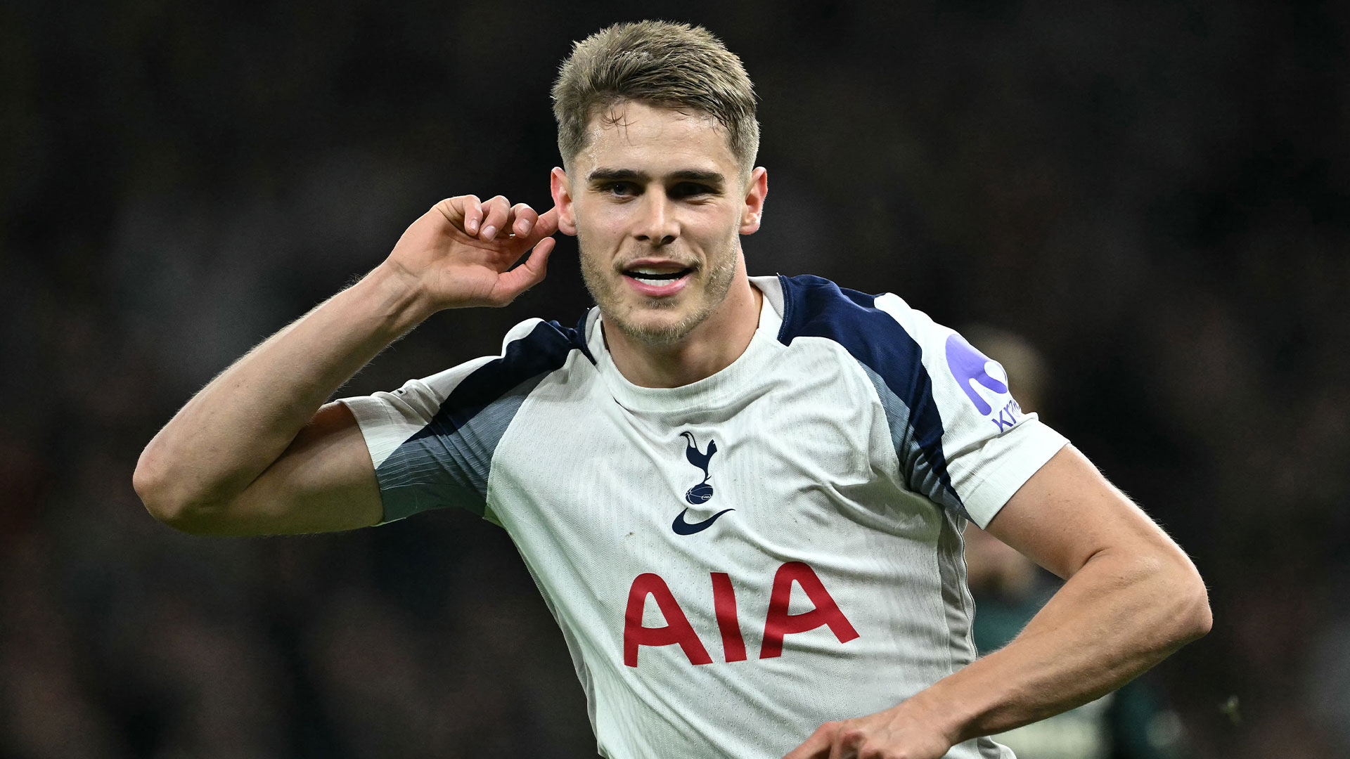 Superhuman Micky Van de Ven's wondergoal sends statement to Champions League rivals