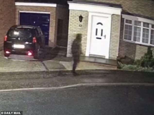 The assailant tried to throw stones at the car of a neighbour after kicking the vehicle