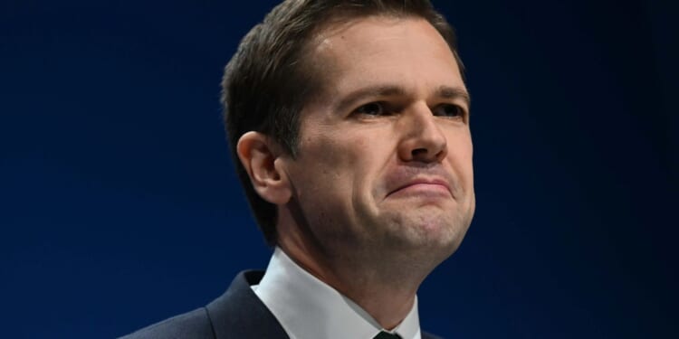 Moment furious Robert Jenrick SWEARS live on GMB as he slams David Lammy over mistakenly freed prisoners