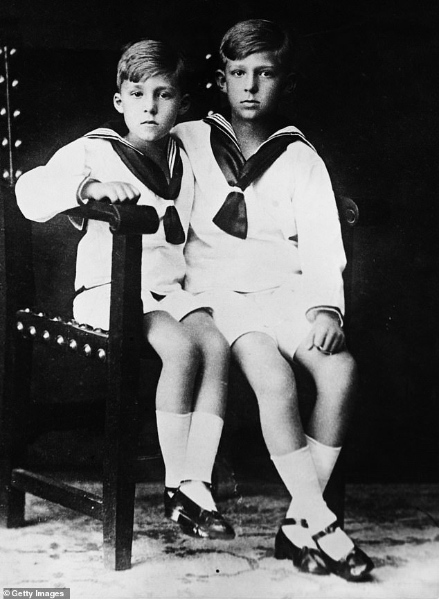 Juan Carlos and Alfonso in 1947