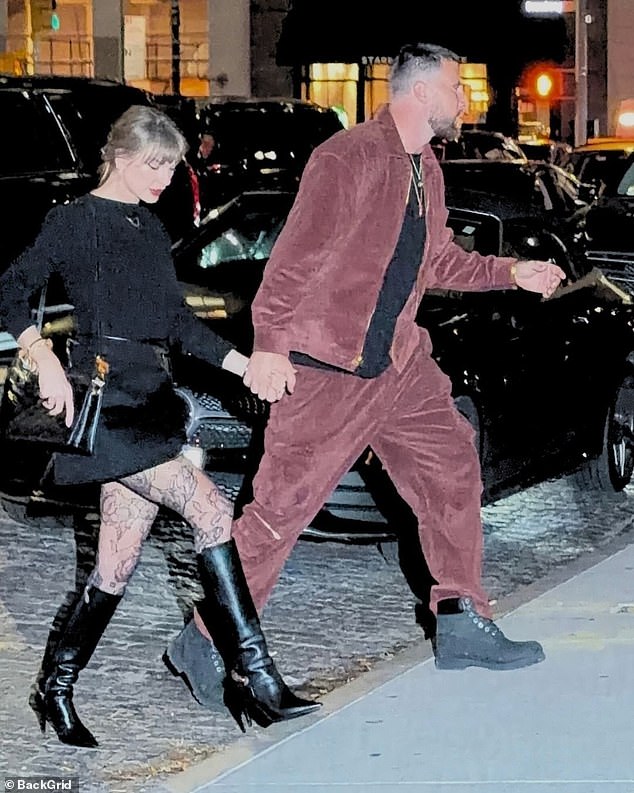 The 14-time Grammy winner, 35, and the NFL hunk, 36, were seen walking hand-in-hand after being dropped off outside the private members-only club Zero Bond