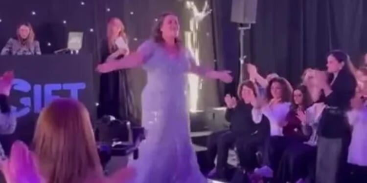 Gogglebox's Amy Tapper shows off incredible 7 stone weight loss in fitted dress as she opens up about body confidence