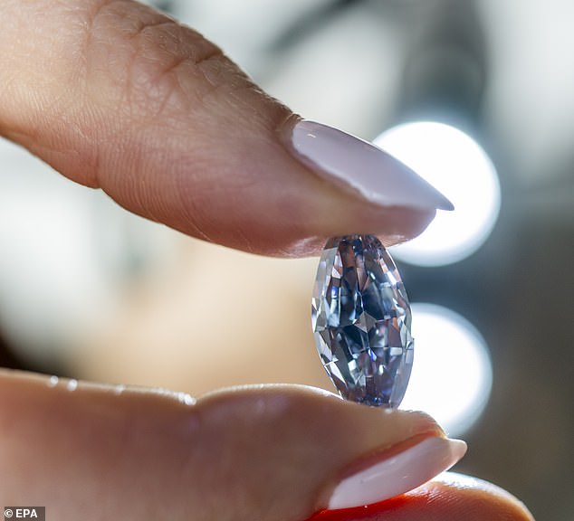 The epicentre of India's gemstone trade, Johari Bazaar is lined with shops offering dazzling jewellery. The Gem Palace has dozens of counters gleaming with colourful jewels. (FILE PHOTO)