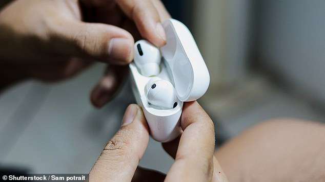 Taiwanese airlines EVA Air, UNI Air and Tigerair no longer allow Bluetooth earbuds, including Apple AirPods, to be put into checked luggage