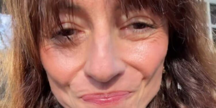 How Lorraine Kelly helped Davina McCall catch breast cancer 'very early' while on loo as she reveals shock diagnosis
