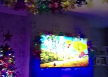 I've banned beige Christmas and returned to my childhood of nostalgic 90s decorations