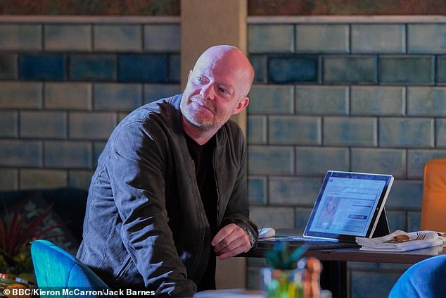 Sharing a picture with Max Branning legend Jake Wood, Pete simply said: '10/10' and described him as a 'lovely geezer'